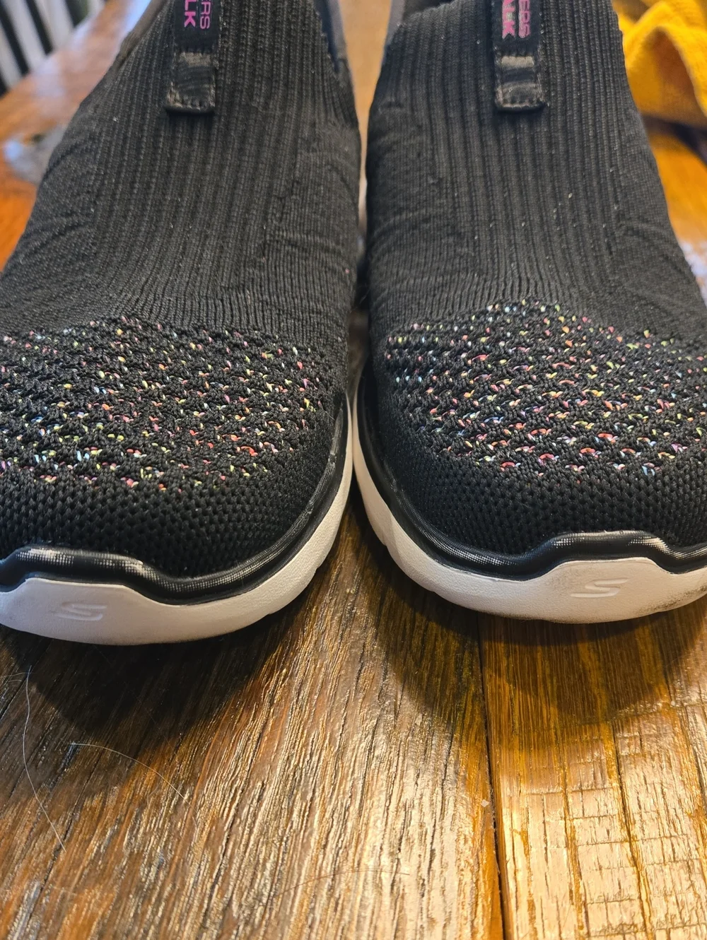 Skechers Hands Free Slip-Ins Go Walk 9.5 Valentina Mesh Walking Sneaker